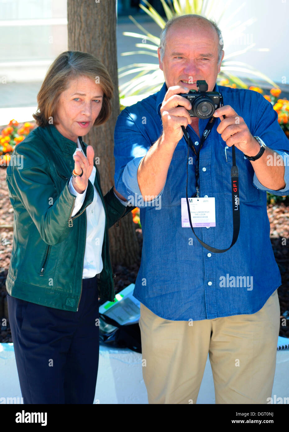 L'attrice Charlotte Rampling e fotografo Peter Lindbergh a photocall per 'l'aspetto' presso il Palais des Festival, 64A Foto Stock