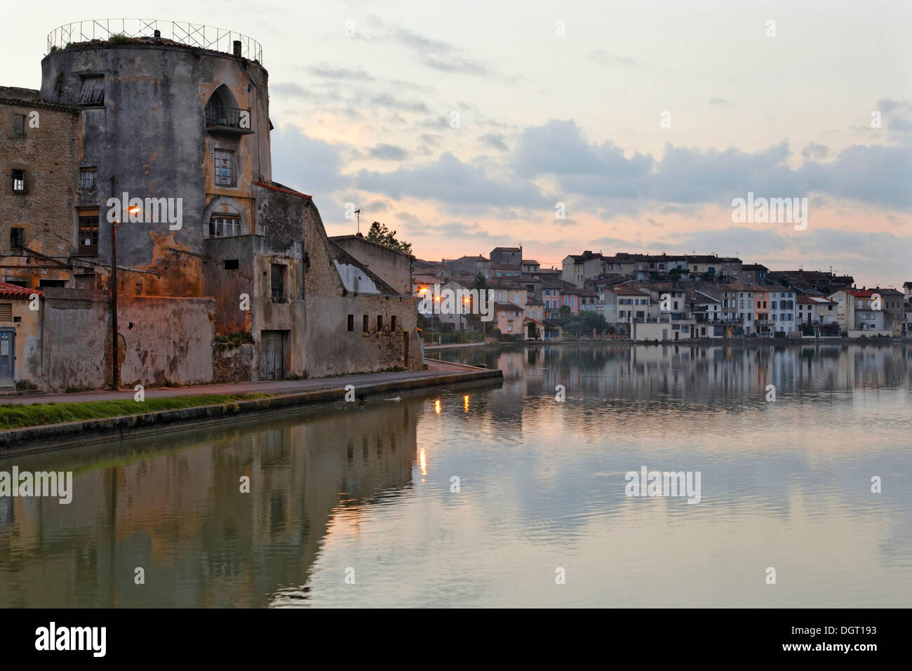 Canal du Midi in Castelnaudary, grande bacino artificiale, 7ha costruito 1656-1681, Carcassonne, Languedoc-Roussillon, Aude, Francia Foto Stock