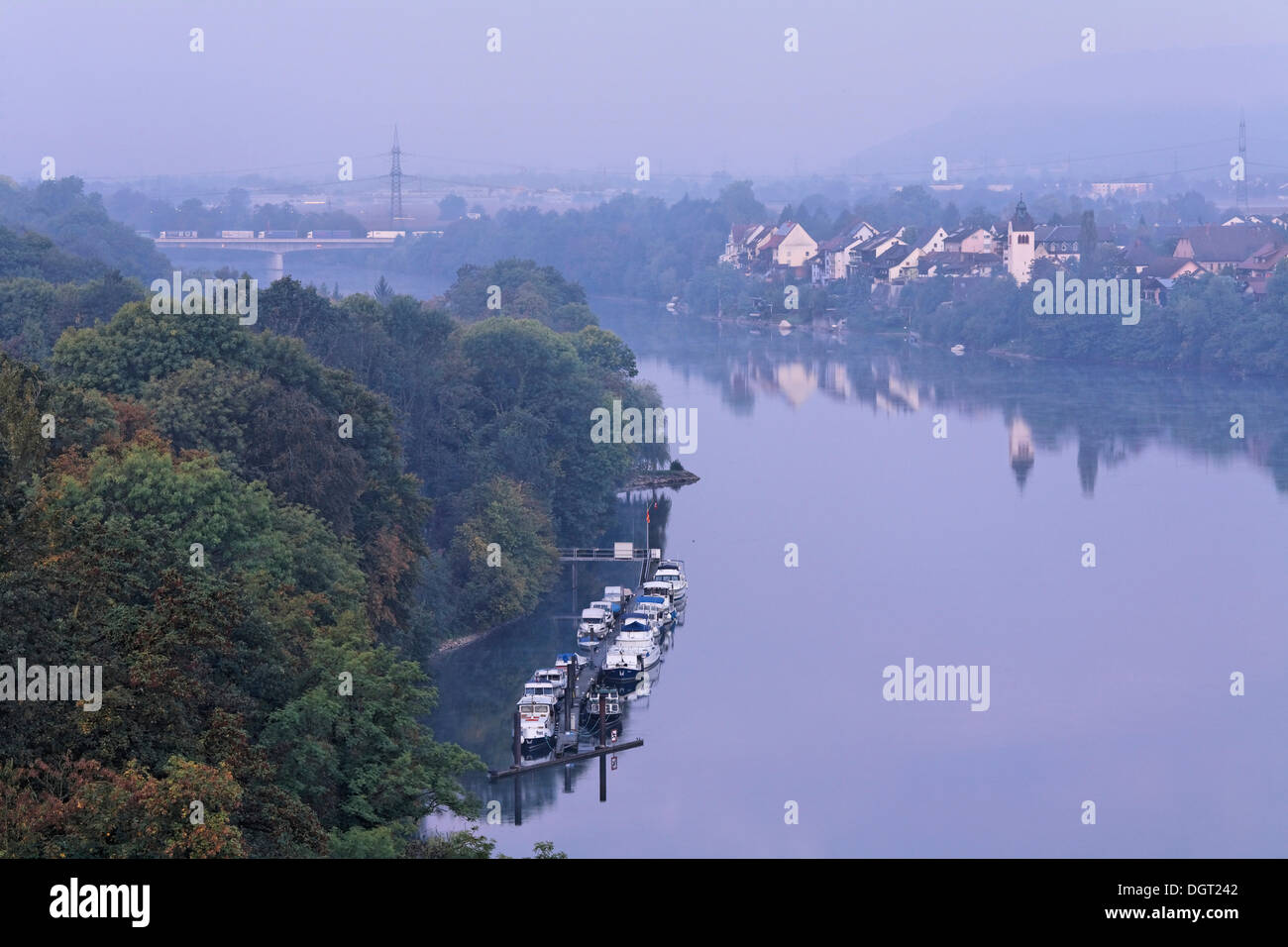 Vista di Rheinfelden - Warmbach come si vede dal silo della ex birreria cardinale a Rheinfelden nel canton Argovia Foto Stock