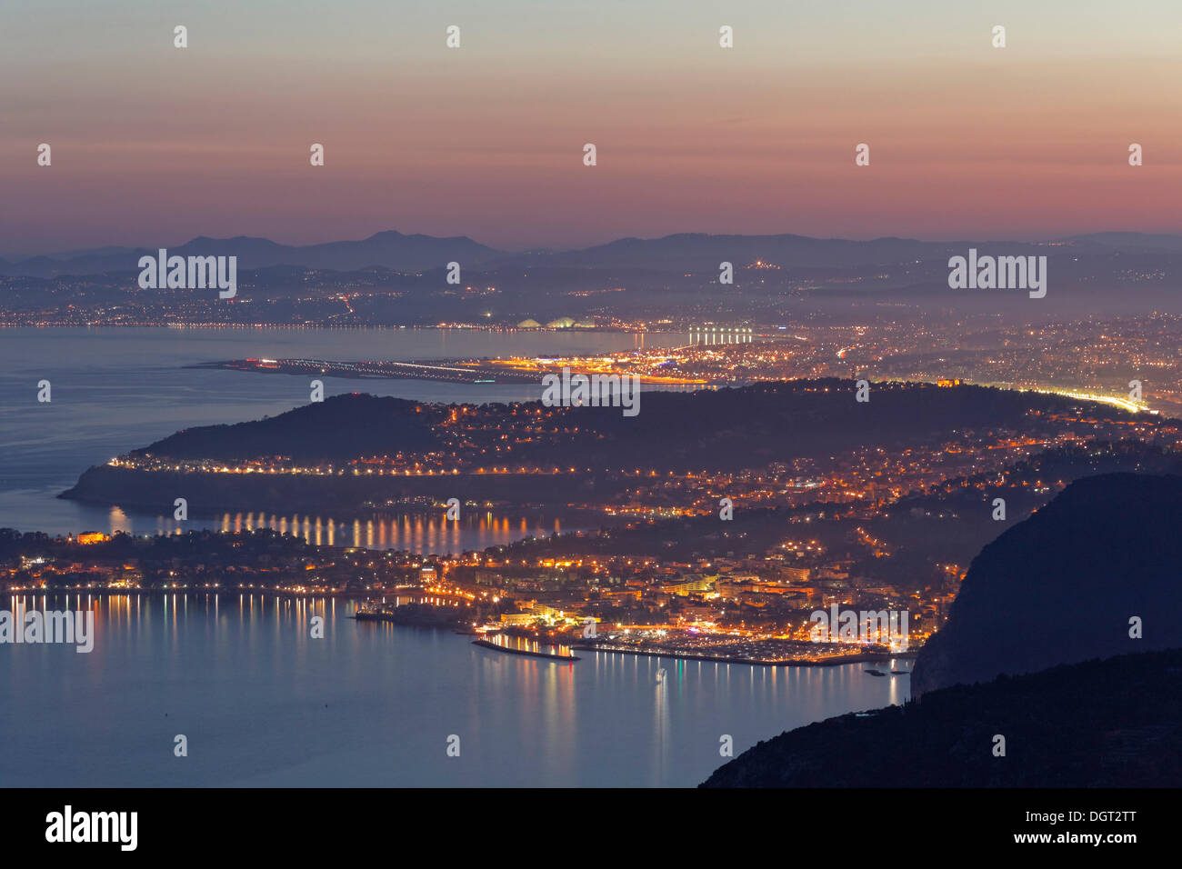 Vista da Tête de Chien sulla Côte d'Azur vicino a Villefranche-sur-Mer e Saint-Jean-Cap-Ferat, bella nella parte posteriore, il Foto Stock