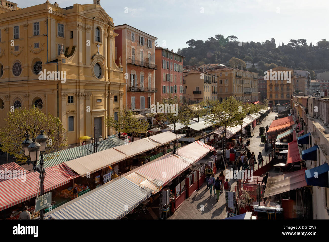 Sul mercato di Cours Saleya, Atmosfera mattutina, centro città, Nizza, dipartimento delle Alpi Marittime, Regione Provence-Alpes-Côte d'Azur Foto Stock