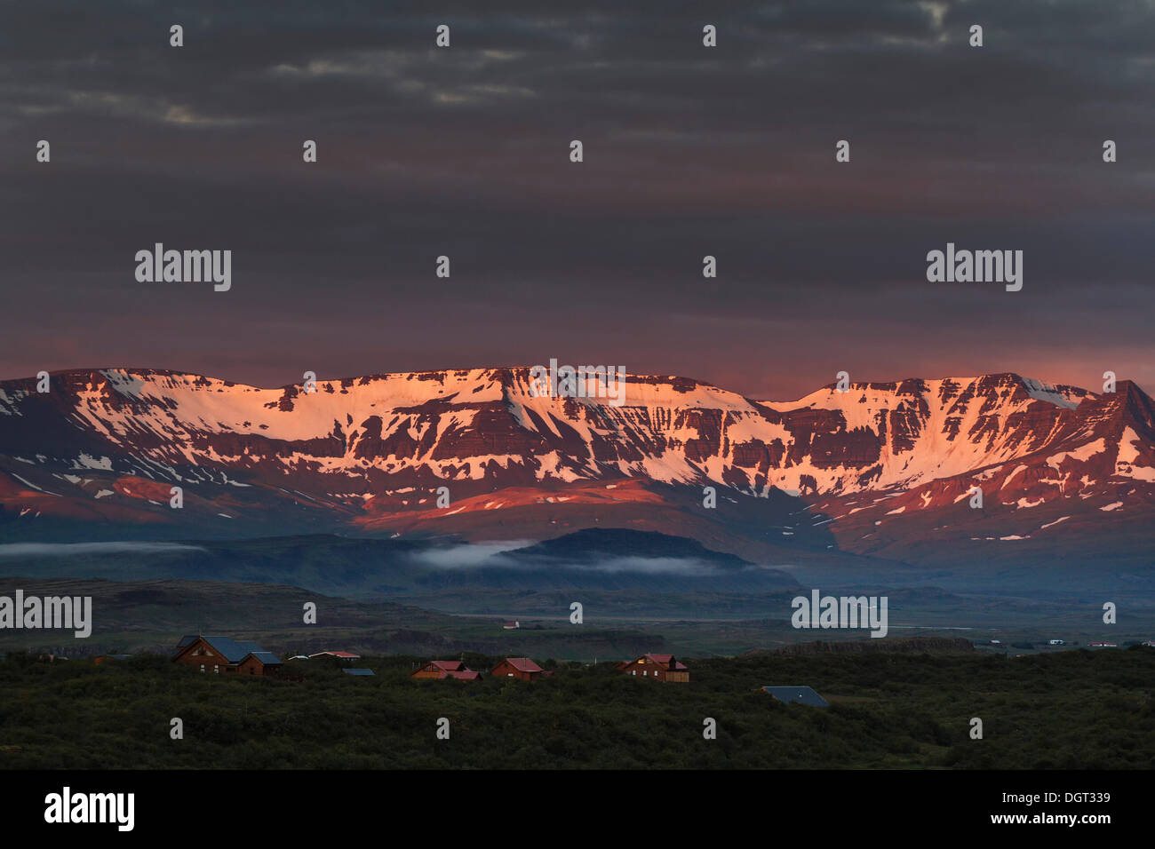 Montagne vicino Borgarnes nella luce del mattino, West Islanda, Islanda, Europa Foto Stock