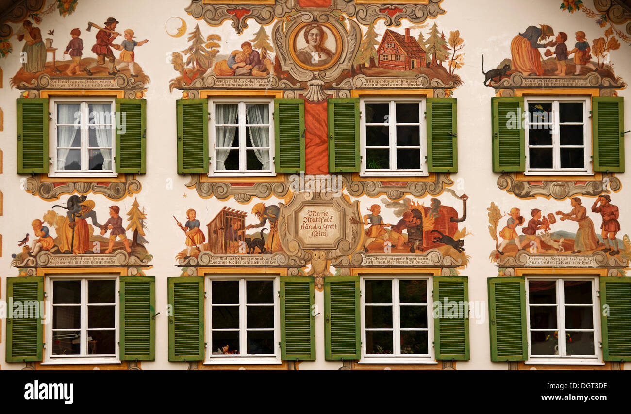 Lueftl Malerei, tradizionale pittura murale sul lato di Hansel und Gretel house, Oberammergau Baviera superiore Foto Stock