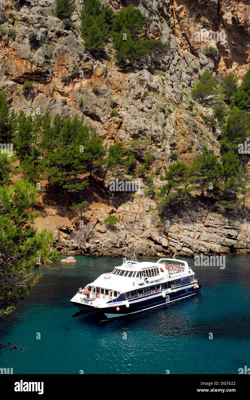 Turismo, tour in barca a La Cala de Sa Calobra bay, Mallorca, Maiorca, isole Baleari, Mare mediterraneo, Spagna, Europa Foto Stock