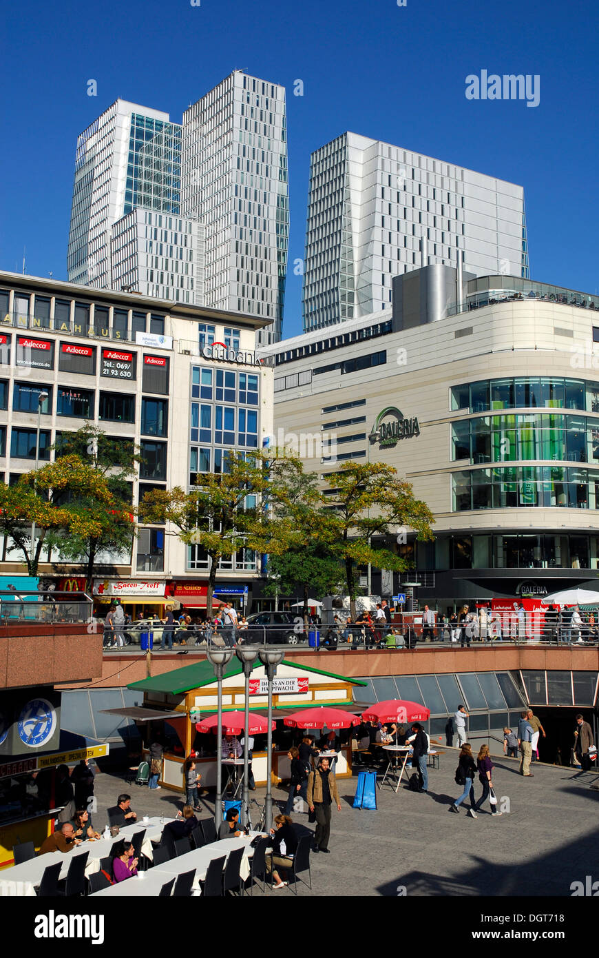 An der Hauptwache Square, nel retro della moderna torre di uffici di KSP Engel e Zimmermann architetti in PalaisQuartier Foto Stock