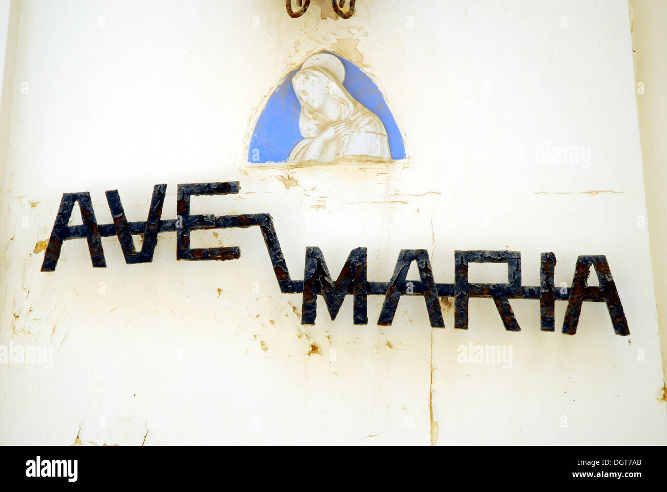 Ave Maria di scritte, facciata visualizzando un ritratto di Maria Vergine, Victoria, Rabat, isola di Gozo, Malta, Mediterranea Foto Stock