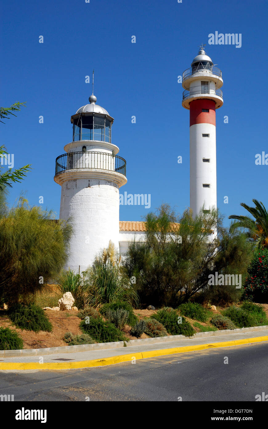 Due fari a El Rompido, Cartaya, Costa de la Luz, regione di Huelva, Andalusia, Spagna, Europa Foto Stock