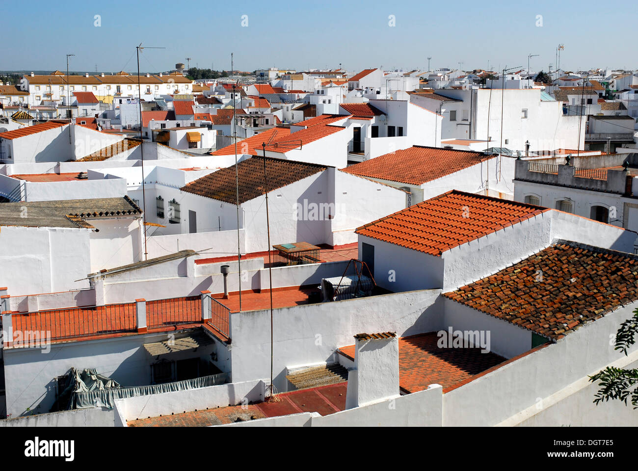 Vista sui tetti della vecchia città di Cartaya, Costa de la Luz, regione di Huelva, Andalusia, Spagna, Europa Foto Stock
