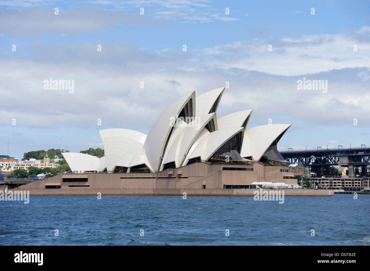 Sydney Opera House su Bennelong Point, il Porto di Sydney, Sydney, Nuovo Galles del Sud, NSW, Australia Foto Stock