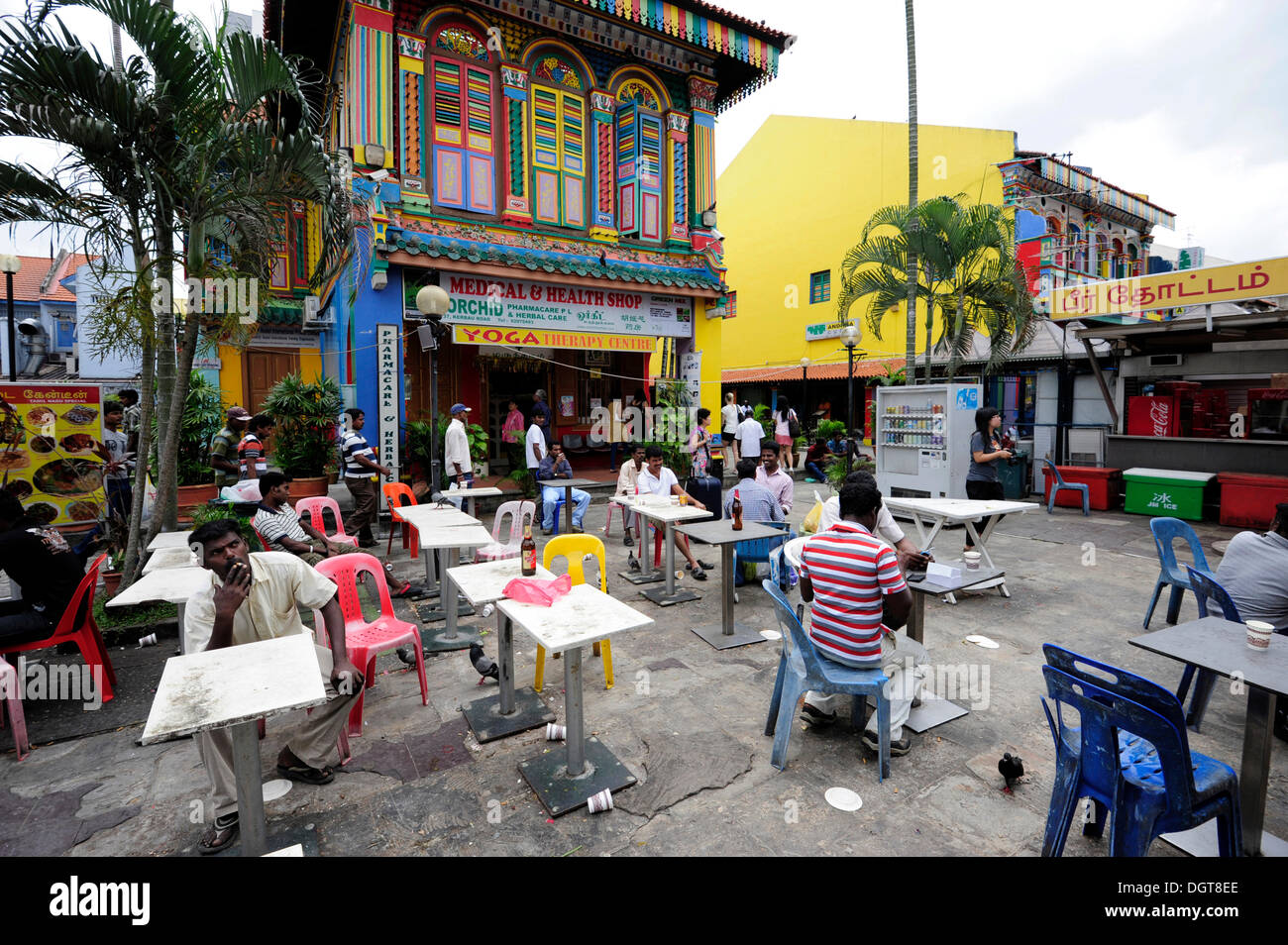 Caffetteria in un quadrato, vecchia Palazzina Cinese, casa di Tan Teng Niah, trimestre indiana, Little India, Singapore, Asia Foto Stock