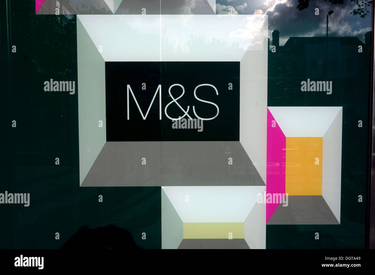 Logo sul ramo di Marks & Spencer, Nord di Londra Foto Stock