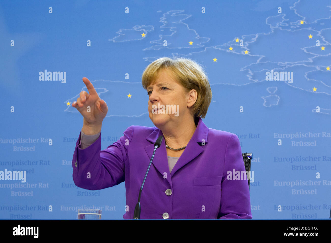 Angela Merkel cancelliere tedesco parlando sorridente Foto Stock