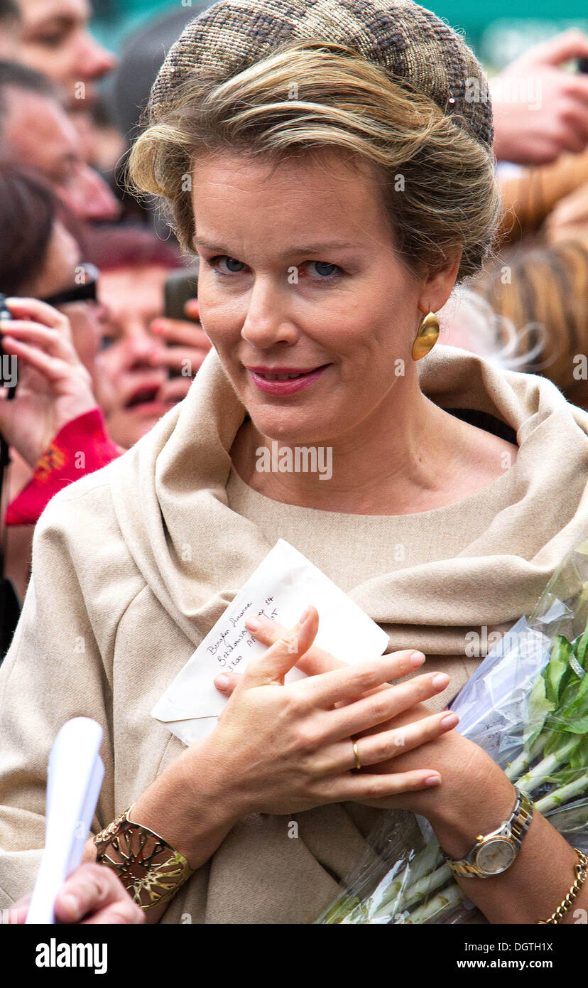 Bruges, Belgio. 25 ott 2013. Regina Mathilde del Belgio durante la visita a Bruges, Belgio, 25 ottobre 2013. Foto: Albert Nieboer //dpa/Alamy Live News Foto Stock