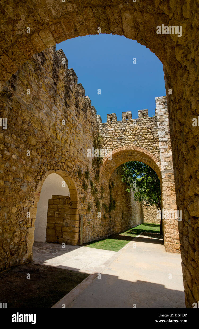 Il Portogallo, Lagos, arcate nelle mura della città, il castello di Lagos Foto Stock