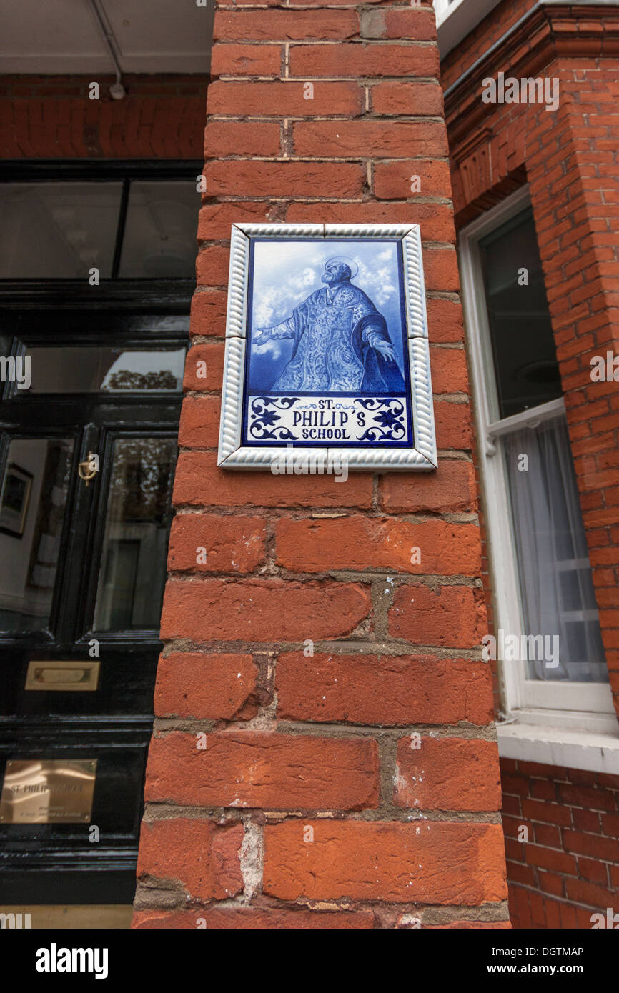 Ingresso e segno di San Filippo la Scuola di Wetherby Place, Londra Foto Stock