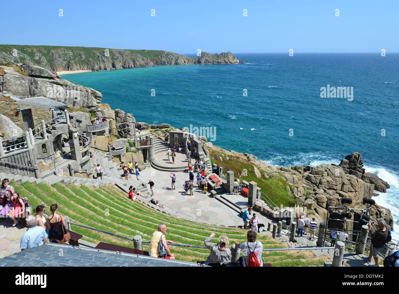 Minack Theatre, Porthcurno Bay, Porthcurno, Cornwall, England, Regno Unito Foto Stock