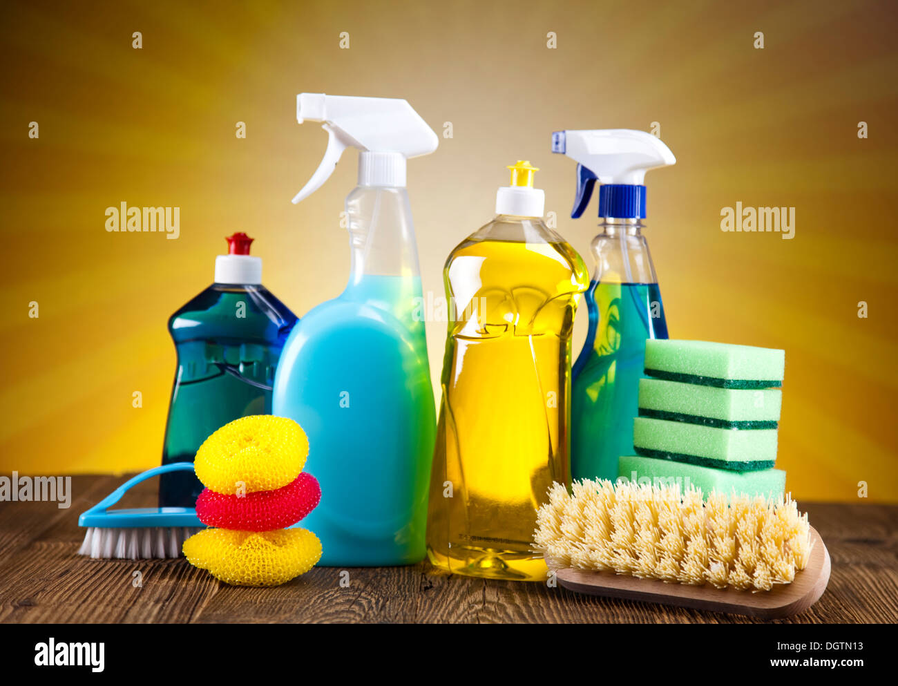 Ampia gamma di prodotti per la pulizia Foto Stock