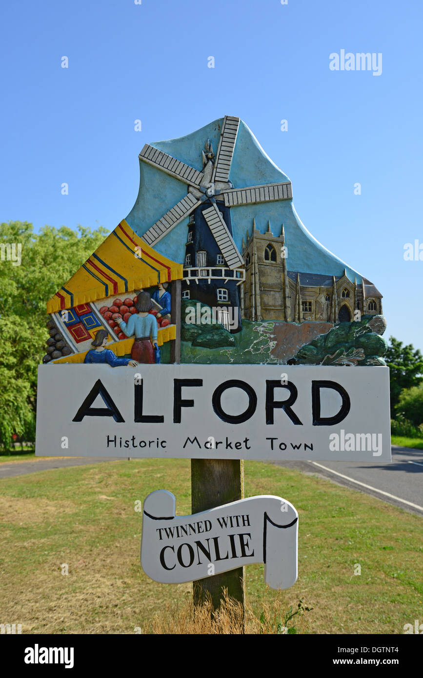 Entrata al paese segno, Alford, Lincolnshire, England, Regno Unito Foto Stock
