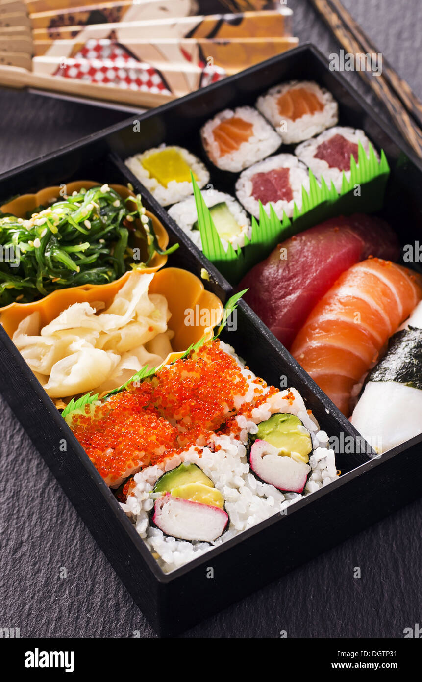 Scatola di Bento con sushi Foto Stock
