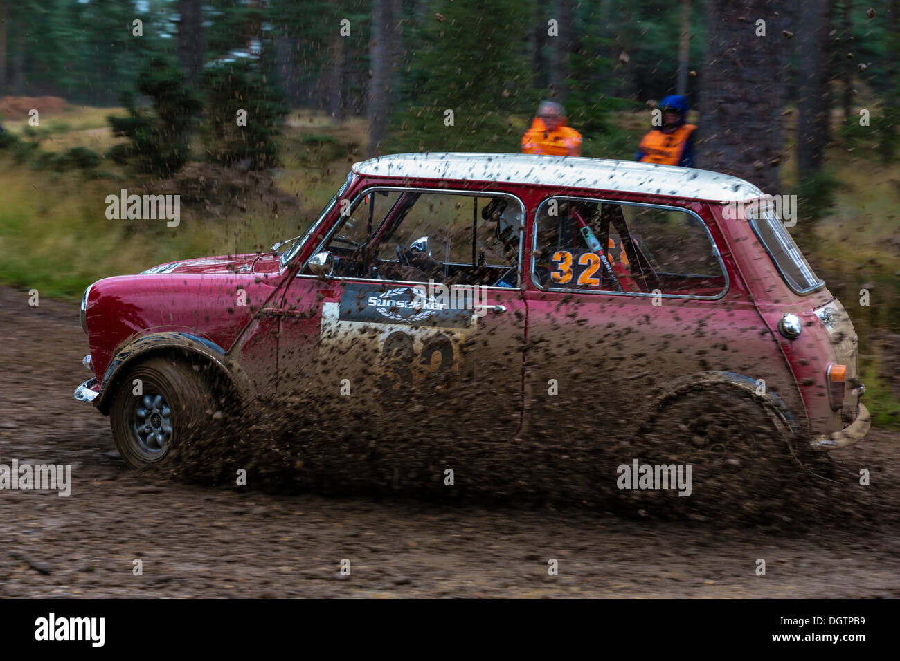 Morris Mini Cooper prendendo parte al Rallye Sunseeker Historique 2013 Foto Stock