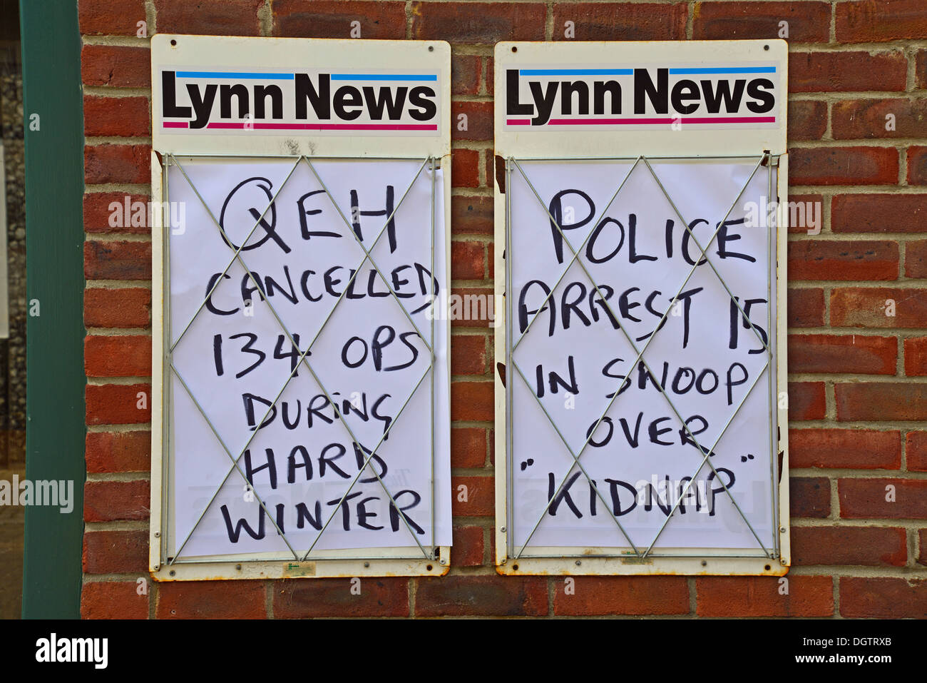 Lyn News Giornale cartelloni, High Street, King's Lynn, Norfolk, Inghilterra, Regno Unito Foto Stock