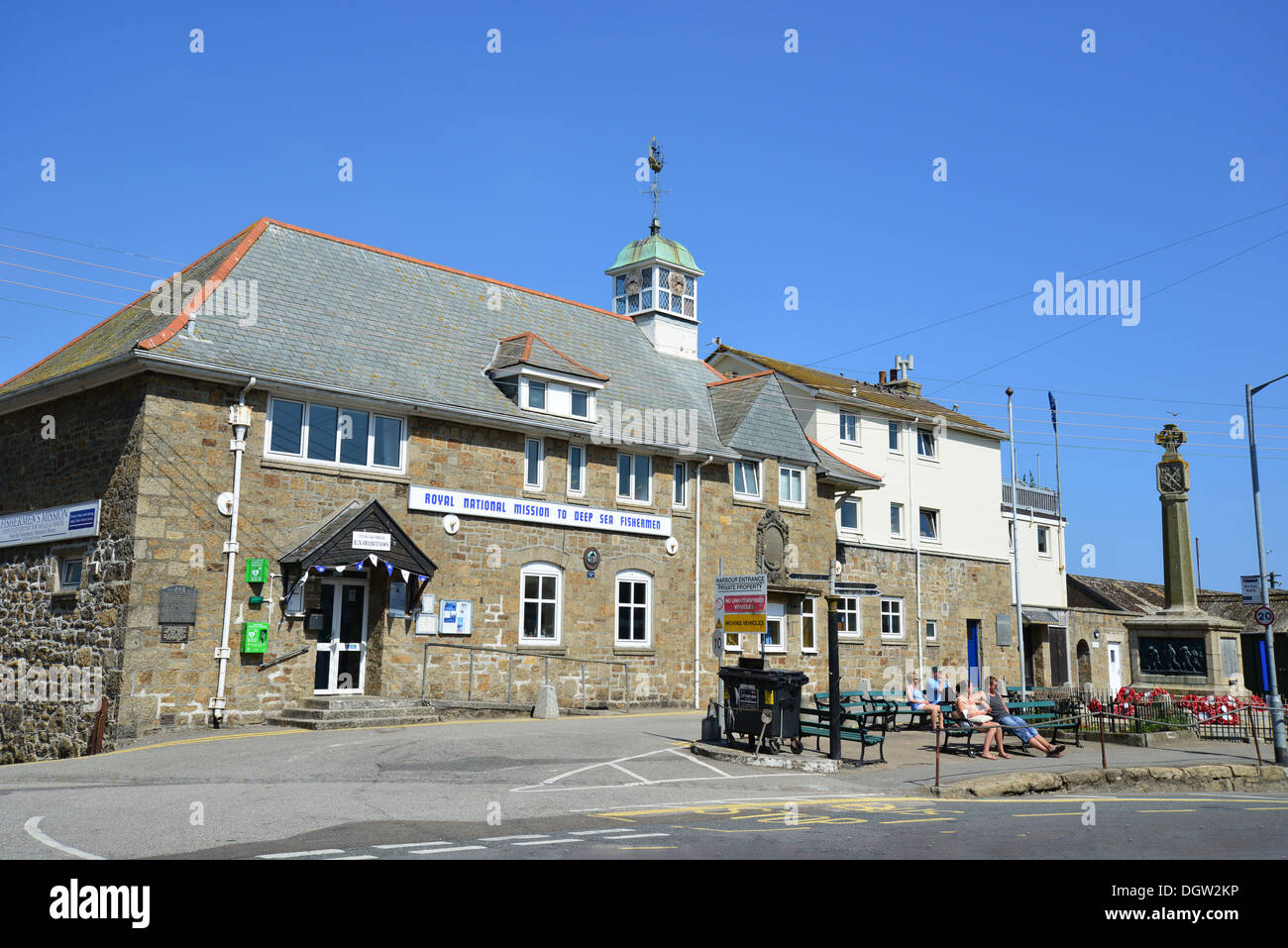 Il Royal National missione di mare profondo i pescatori del Porto di Newlyn, Newlyn, Cornwall, England, Regno Unito Foto Stock