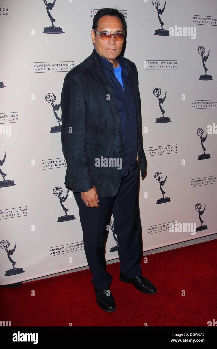 Los Angeles, California, USA. 25 ott 2013. Jimmy Smits assiste la Television Academy la presentazione di una serata con 'Sons di anarchia' a Leonard H. Goldenson Theatre Ottobre 25, 2013 North Hollywood, California.USA © TLeopold/Globe foto/ZUMAPRESS.com/Alamy Live News Foto Stock