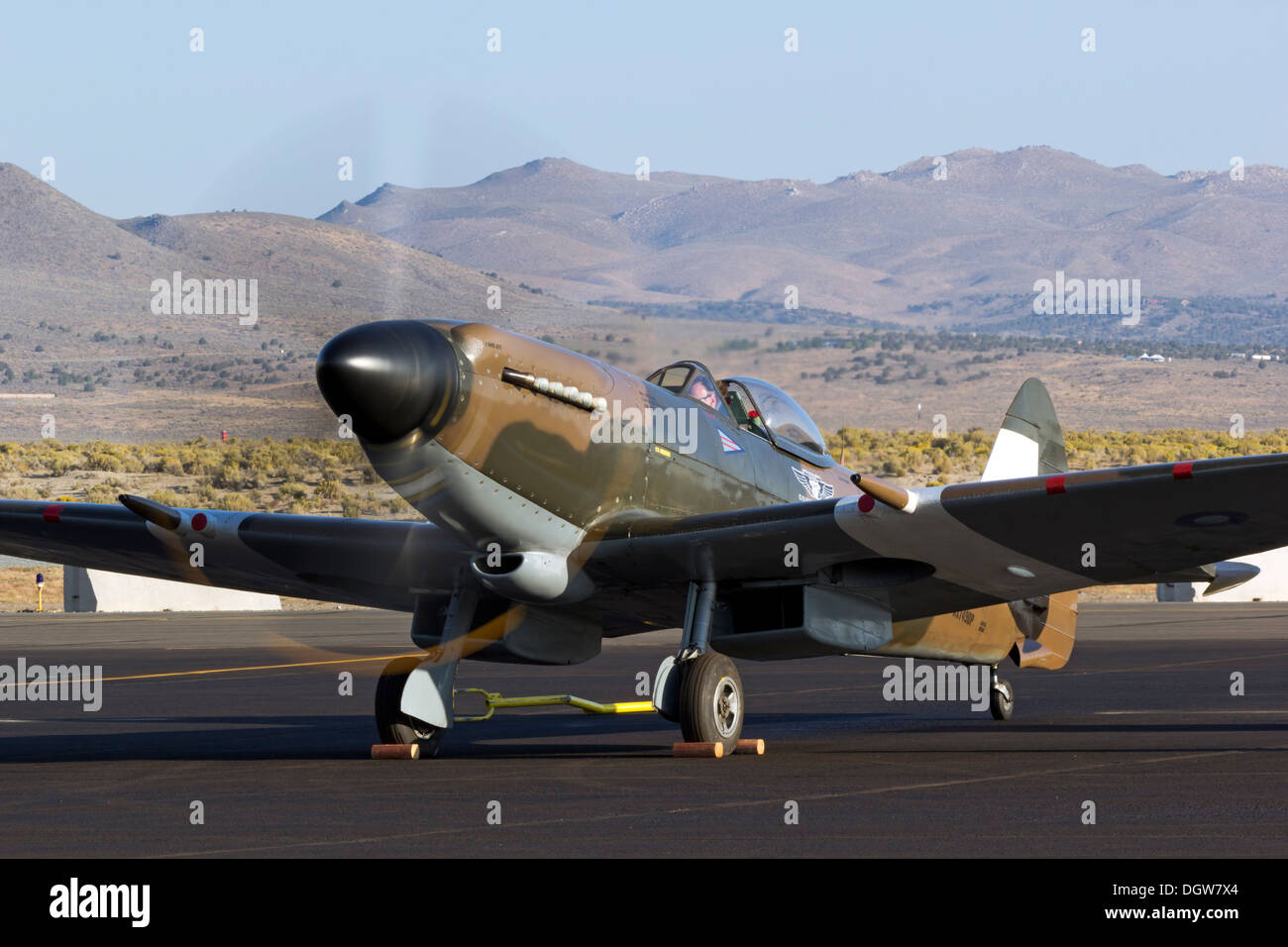 Mk. XIV Supermarine Spitfire fa un motore al posto Campo in Nevada Foto Stock
