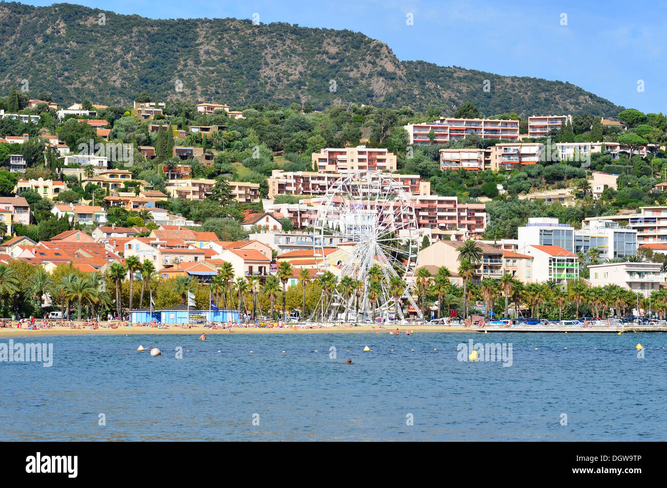 Il Mare Mediterraneo e Spiaggia di Le Lavandou, costa azzurra, var, Provenza, Francia Foto Stock