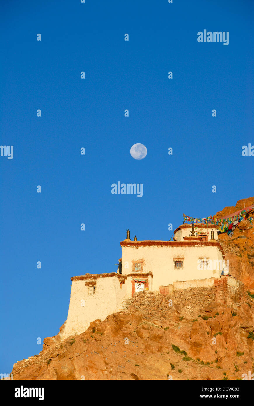 Buddismo tibetano, monastero sui pendii della montagna, rocce, Chiu Gompa, luna piena, Gang-Tise-MONTAGNE, Trans-Himalaya, Himalaya Foto Stock