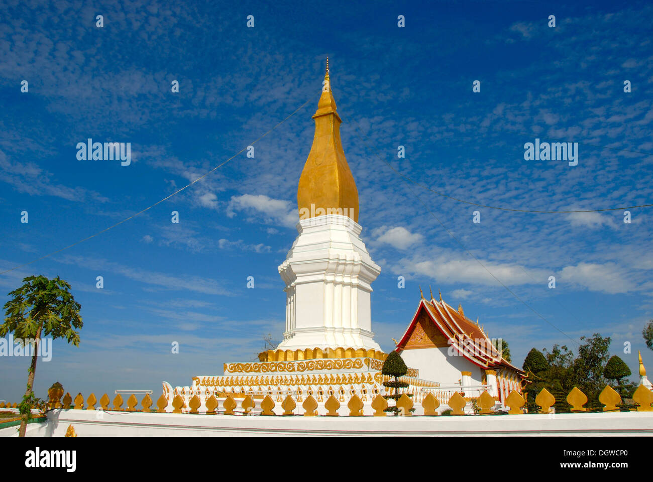 Il Buddismo Theravada, che Sikhottabong stupa dorato, Thakek, Khammuan provincia, Khammouane, Laos, Asia sud-orientale, Asia Foto Stock