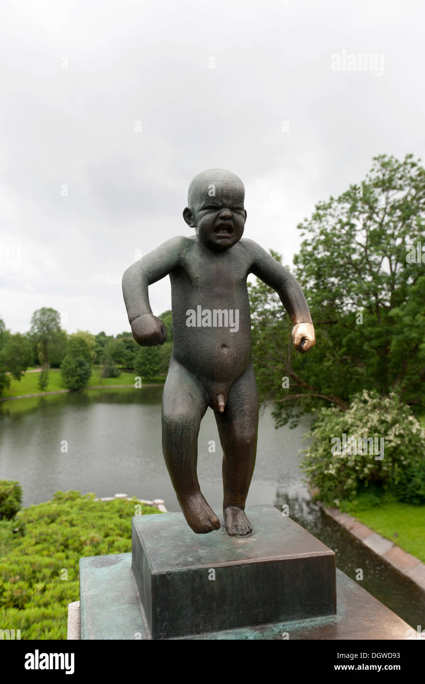 'Sinnataggen', arrabbiato ragazzo, la statua in bronzo di Gustav Vigeland, il Parco delle Sculture di Vigeland, Frognerparken, Frogner Park, Oslo, Norvegia Foto Stock