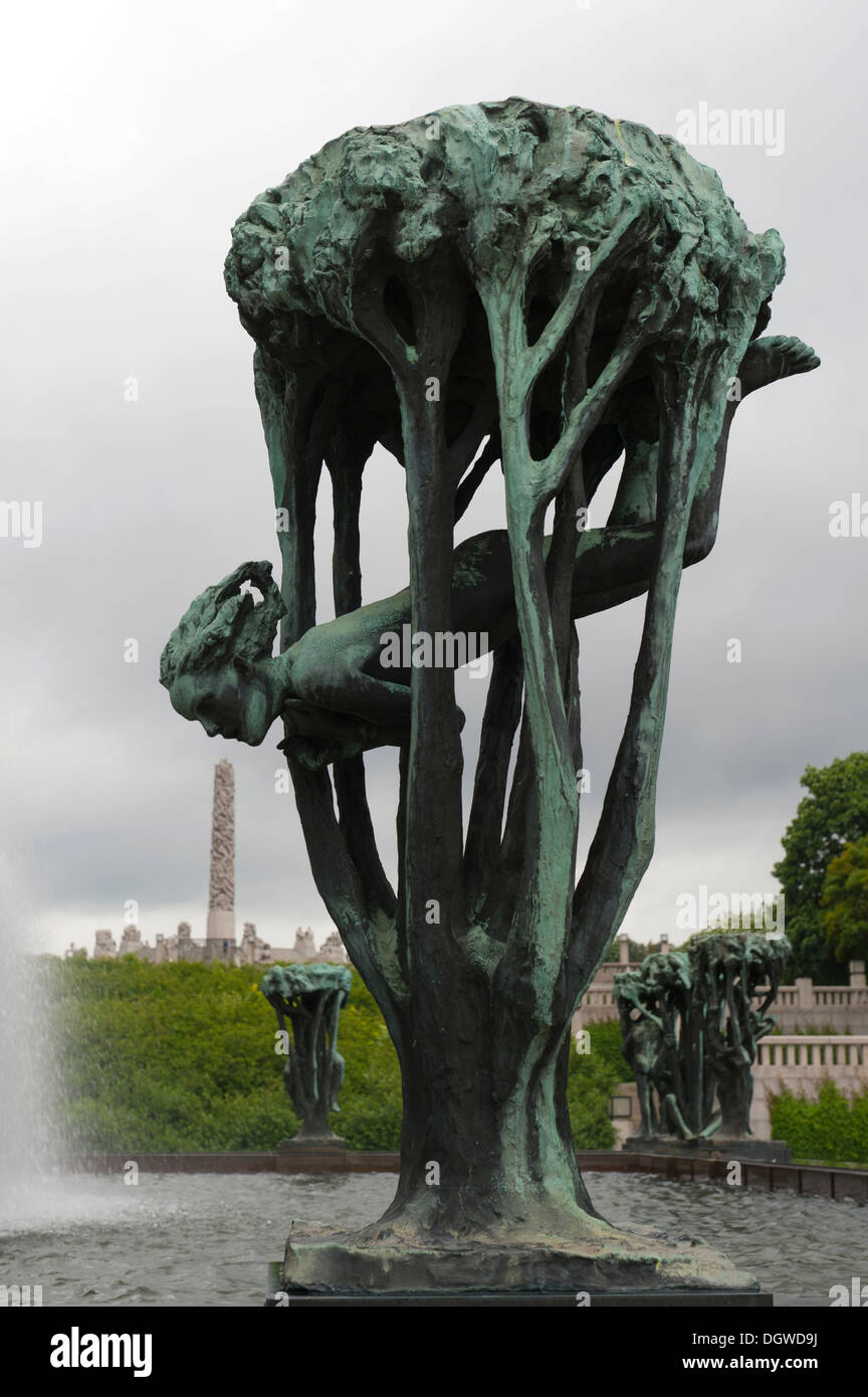 " Ragazza in un albero", la statua in bronzo di Gustav Vigeland, il Parco delle Sculture di Vigeland, Frognerparken, Frogner Park, Oslo, Norvegia Foto Stock