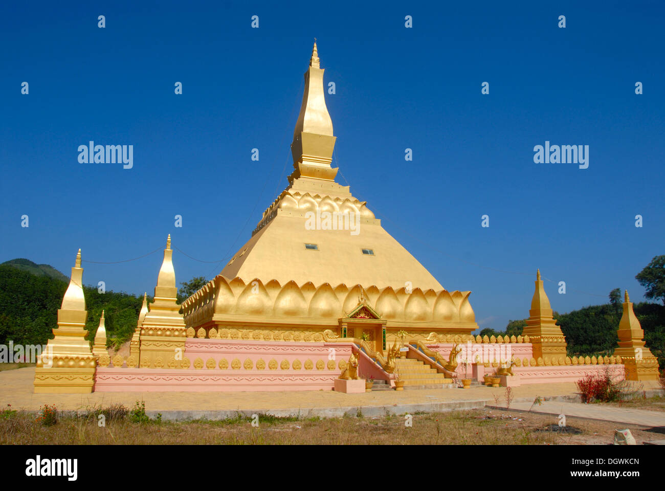 Il Buddismo Theravada, nuovo golden Stupa That Luang Namtha, Luang Namtha, Laos, Asia sud-orientale, Asia Foto Stock