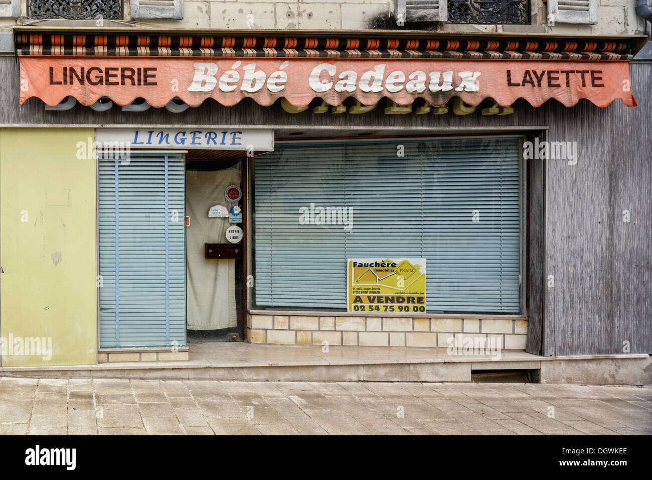 Chiuso negozio di abbigliamento, Saint-Aignan, Loir-et-Cher, Centre, Francia Foto Stock