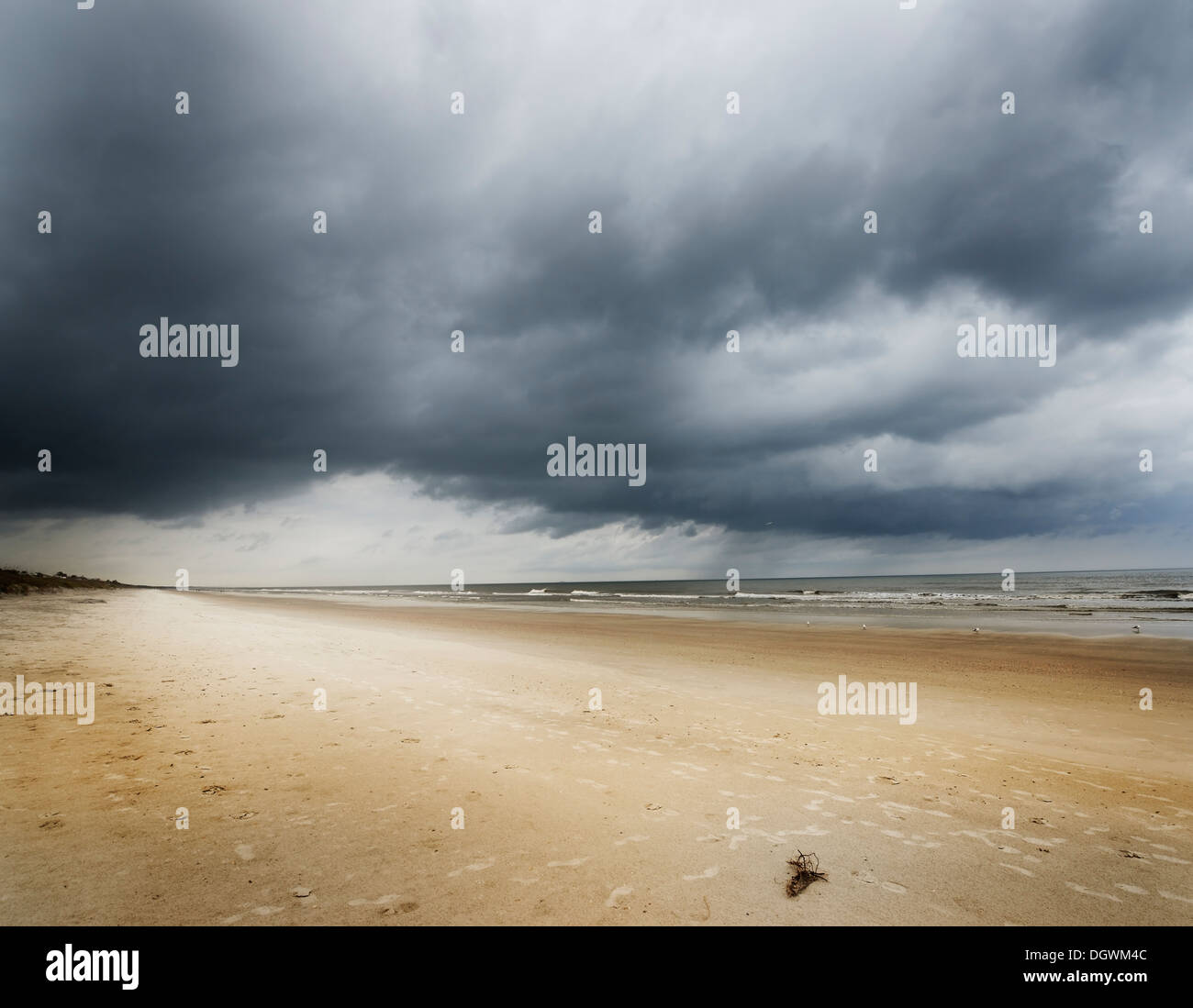 Tropical Ocean Beach Prima Pioggia Foto Stock