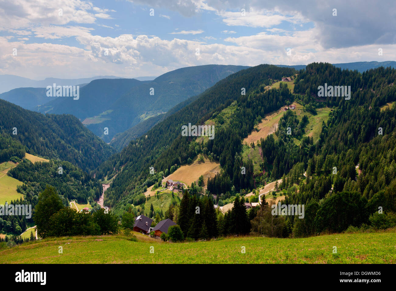 Vista panoramica a Luttago Valle Aurina, Alpi della Zillertal, Luttago in Valle Aurina in Alto Adige Provincia, Trentino-Alto Adige, Italia Foto Stock