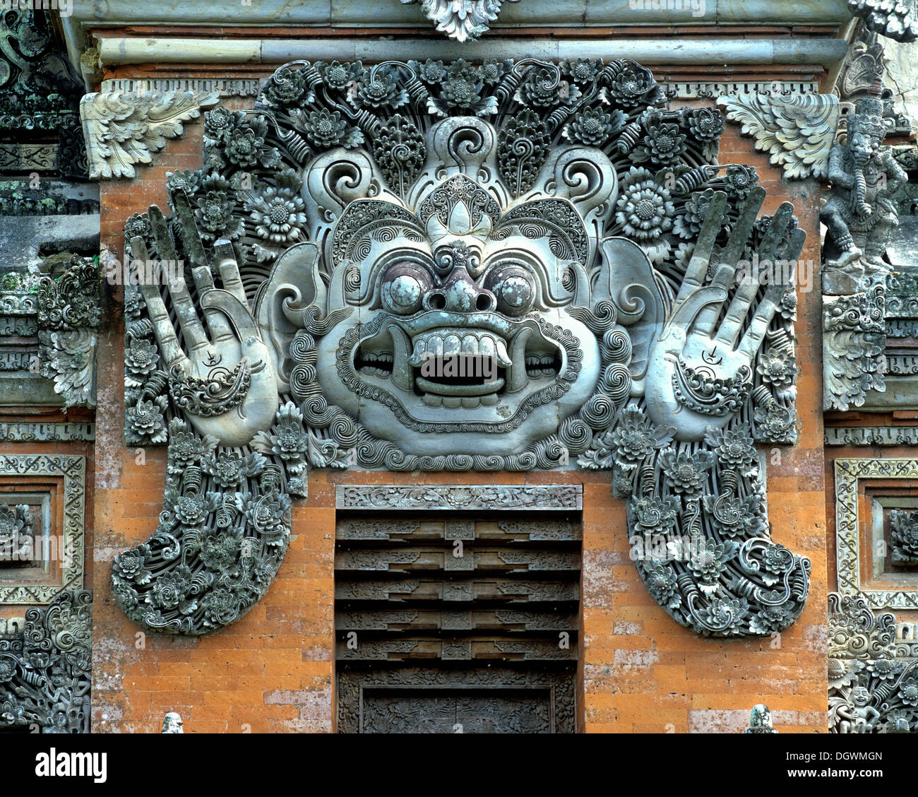 Barong, re degli spiriti buoni, mitologia Balinese, tempio ingresso, Ubud, Bali, Südostasien, Indonesia Foto Stock