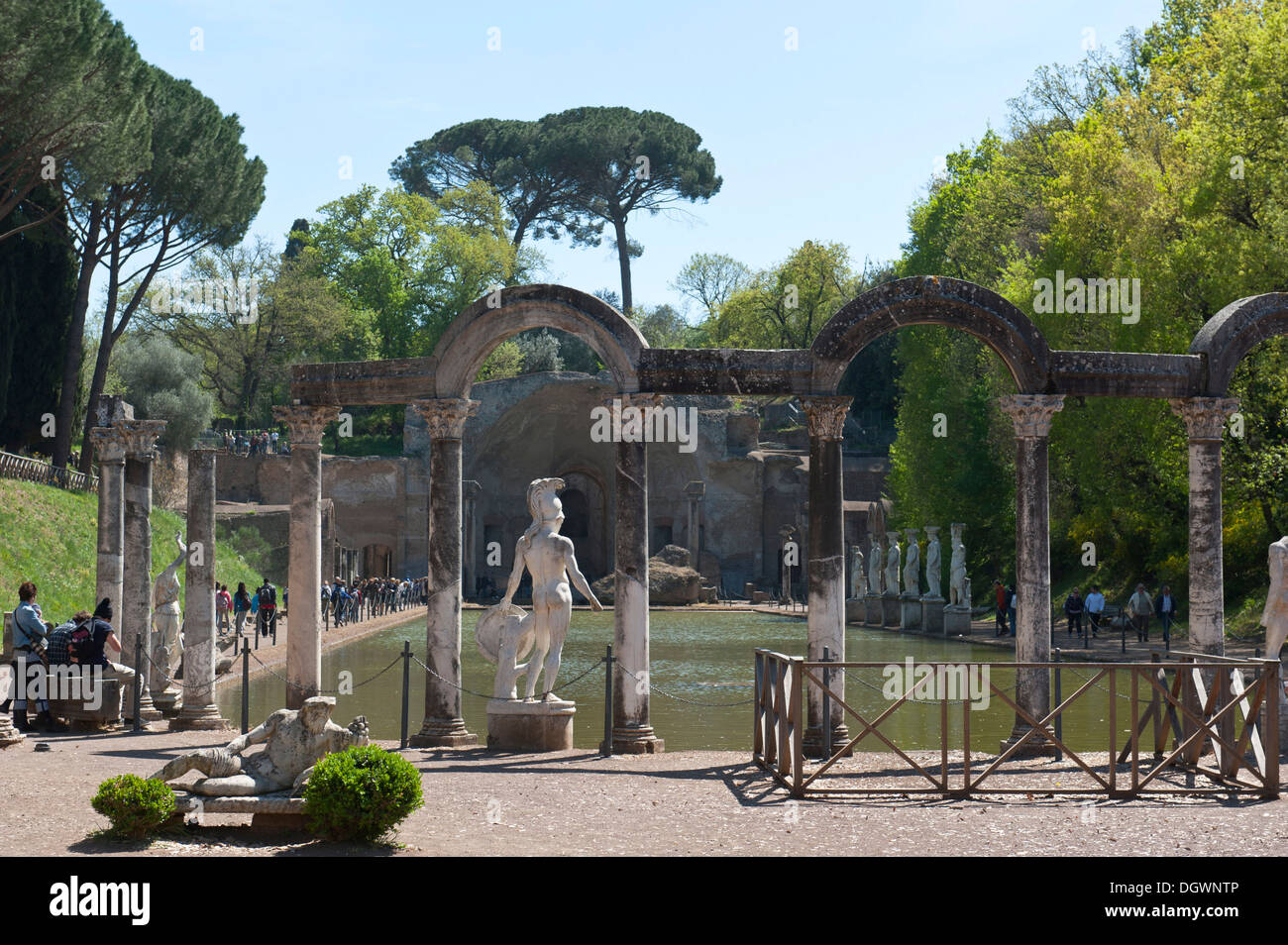 Scavo Archeologico sito, antica Roma, imperatore romano Adriano, Canopus, vista del Serapeium, Villa Adriana Foto Stock