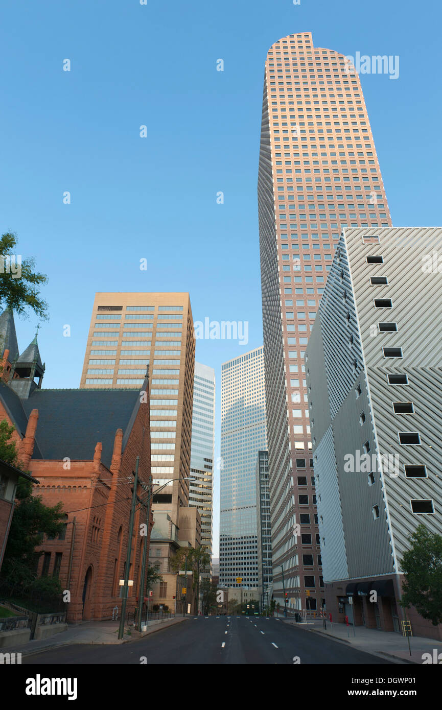 Grattacieli in centro città con la Wells Fargo Center, Denver, Colorado, Stati Uniti d'America, Stati Uniti d'America, America del Nord Foto Stock