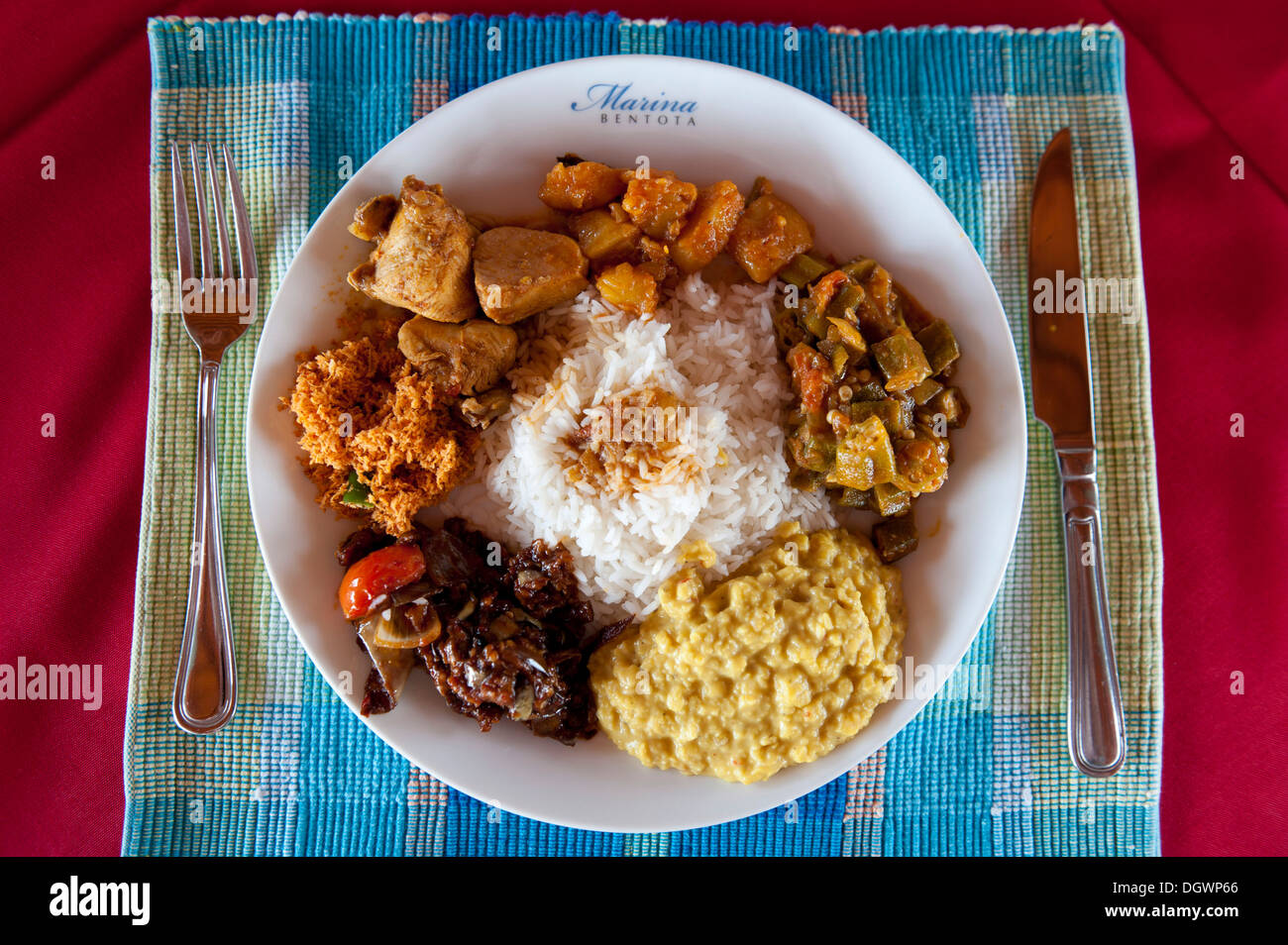 Singhala, Sinhala o singalese curry, servito con riso, Bentota, Sri Lanka Foto Stock