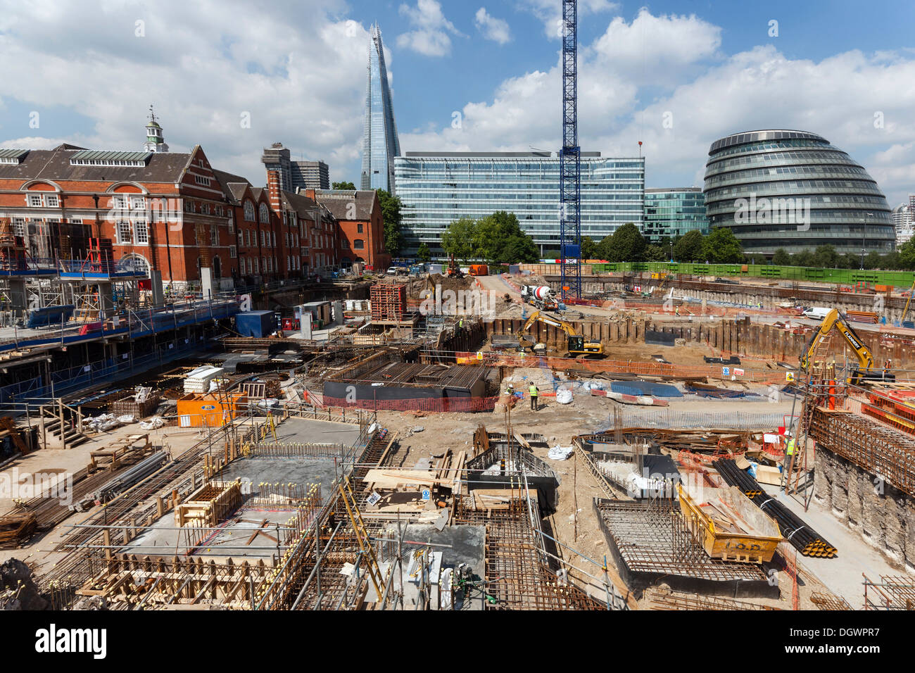 Sito in costruzione vicino al Tower Bridge, la City Hall di Londra, Inghilterra, Regno Unito, Europa Foto Stock