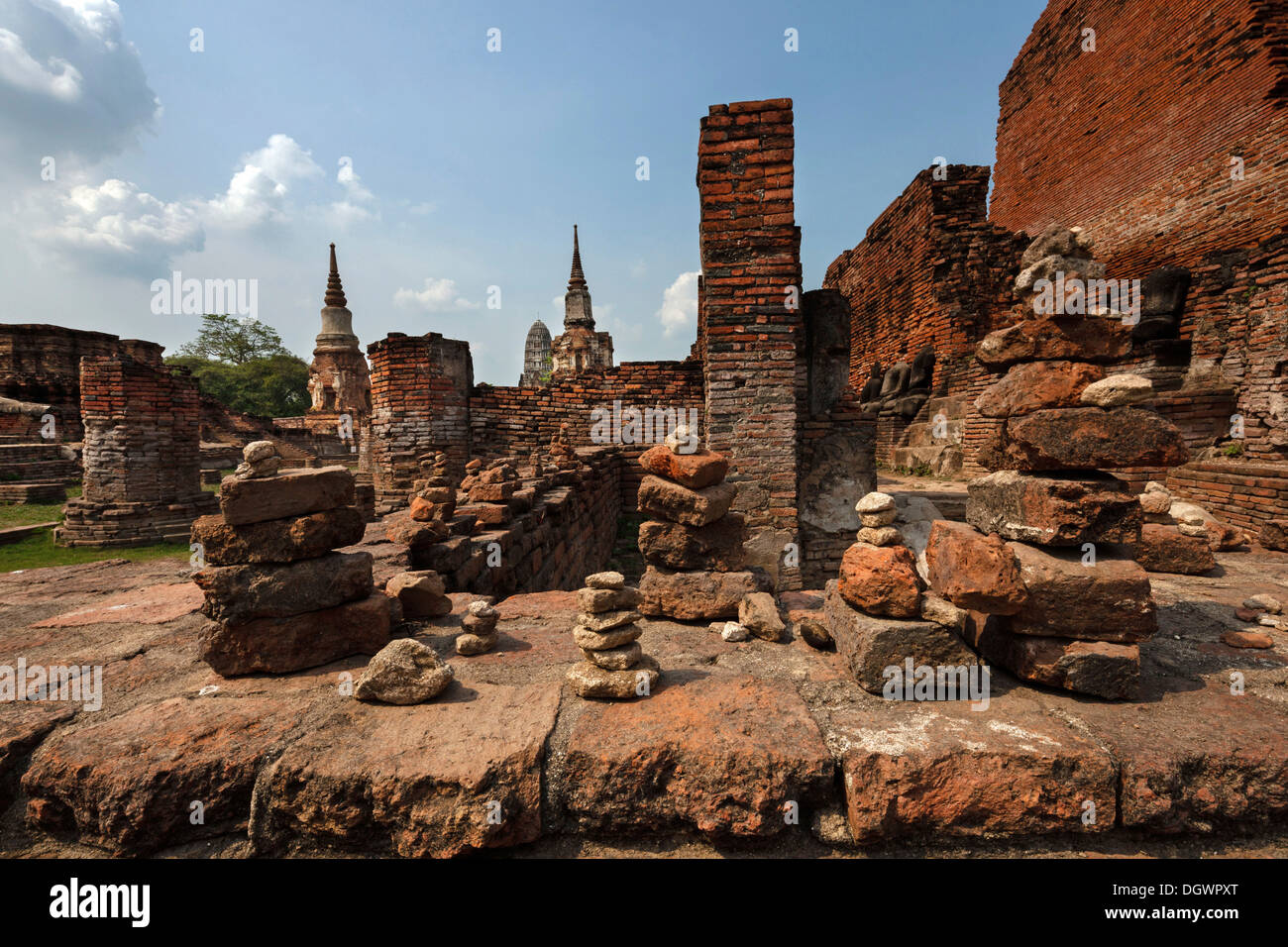 Rovine di Wat Phra Mahathat, Ayutthaya, Thailandia, Asia Foto Stock