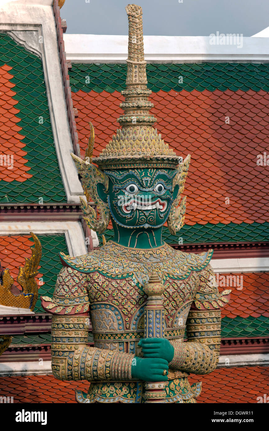 Custode demoniaca figura, yaksha, Wat Phra Kaeo, Krung Thep, Bangkok, Thailandia, Asia Foto Stock