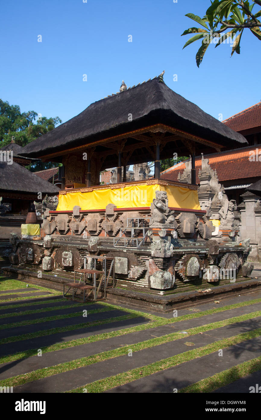 Le strutture religiose Ubud Bali Indonesia pavilion spot adorare dèi area del tempio tradizione tradizionale importanza arte scultura Foto Stock