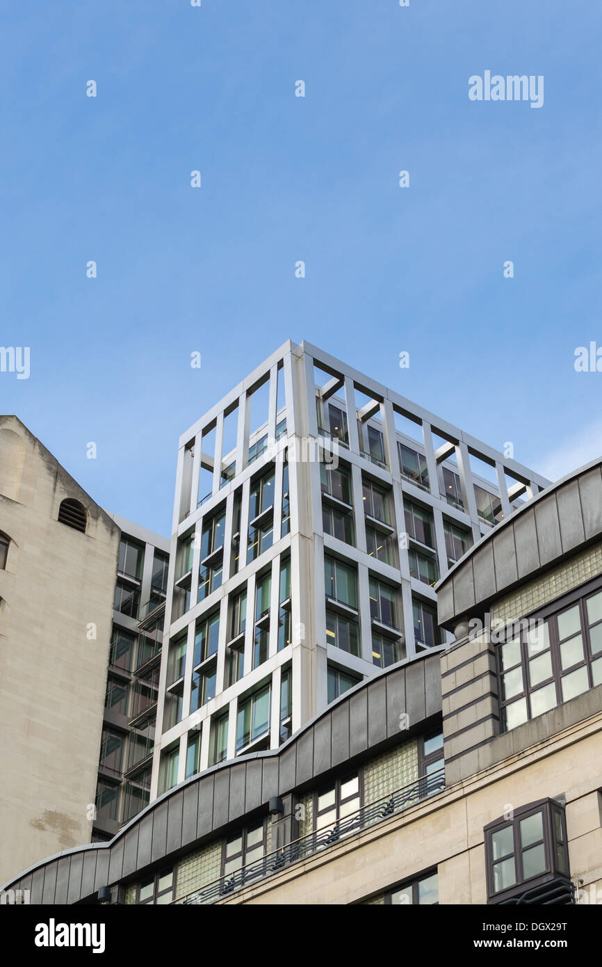 Città conatining scena un mix di diversi stili di costruzione a Londra Foto Stock