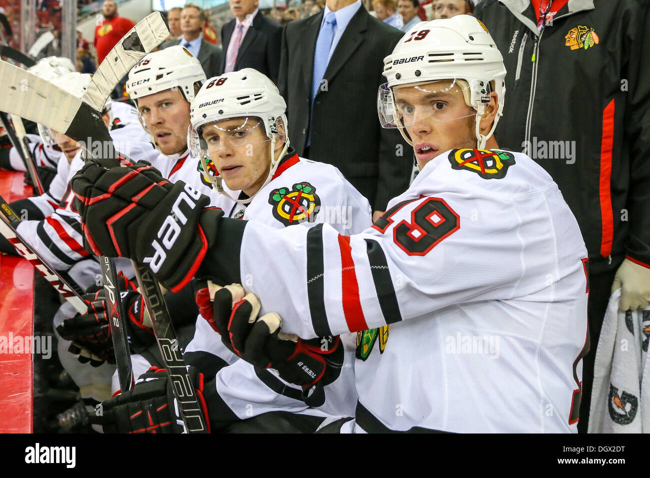 Chicago Blackhawk Jonathan Toews, Patrick Kane, Bryan Bickell durante un NHL Hockey gioco durante la stagione 2013-2014 Foto Stock