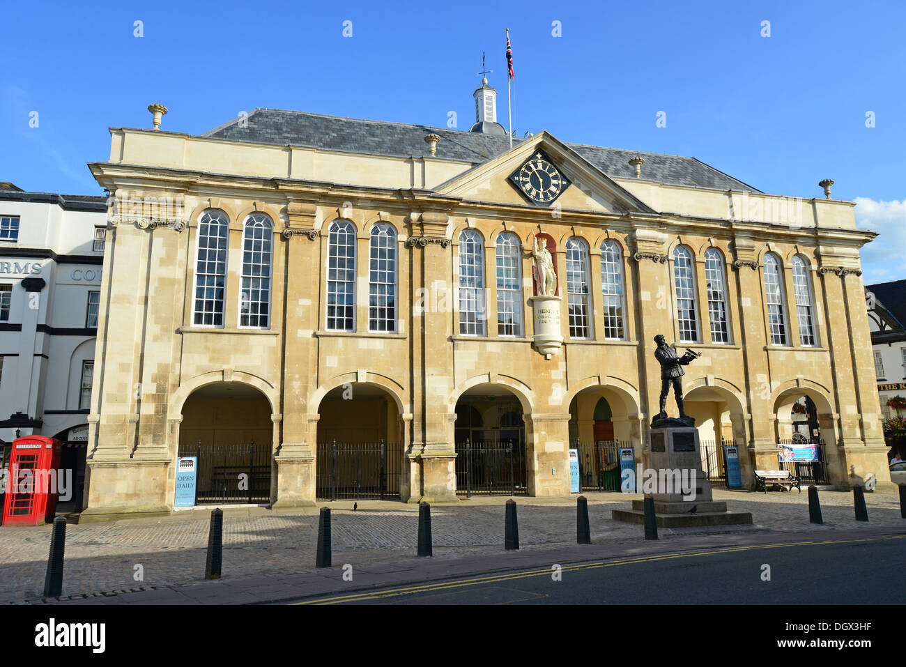 Xviii secolo Shire Hall, Agincourt Square, Monmouth, Monmouthshire, Wales, Regno Unito Foto Stock