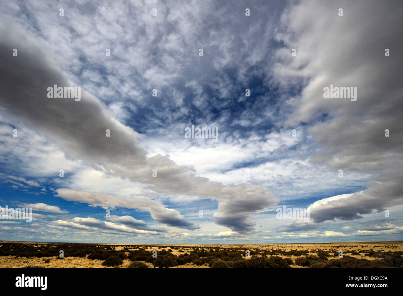 Drammatica sopra le nuvole Pampa, Patagonia, Cile, Sud America Foto Stock