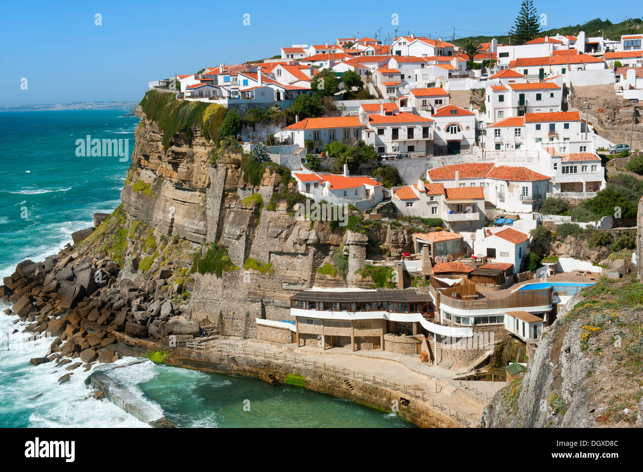 Piscina naturale, Azenhas do Mar, sulla costa di Lisbona, Portogallo Natürlicher piscina, Azenhas do Mar, Lisbona Küste, Portogallo Foto Stock